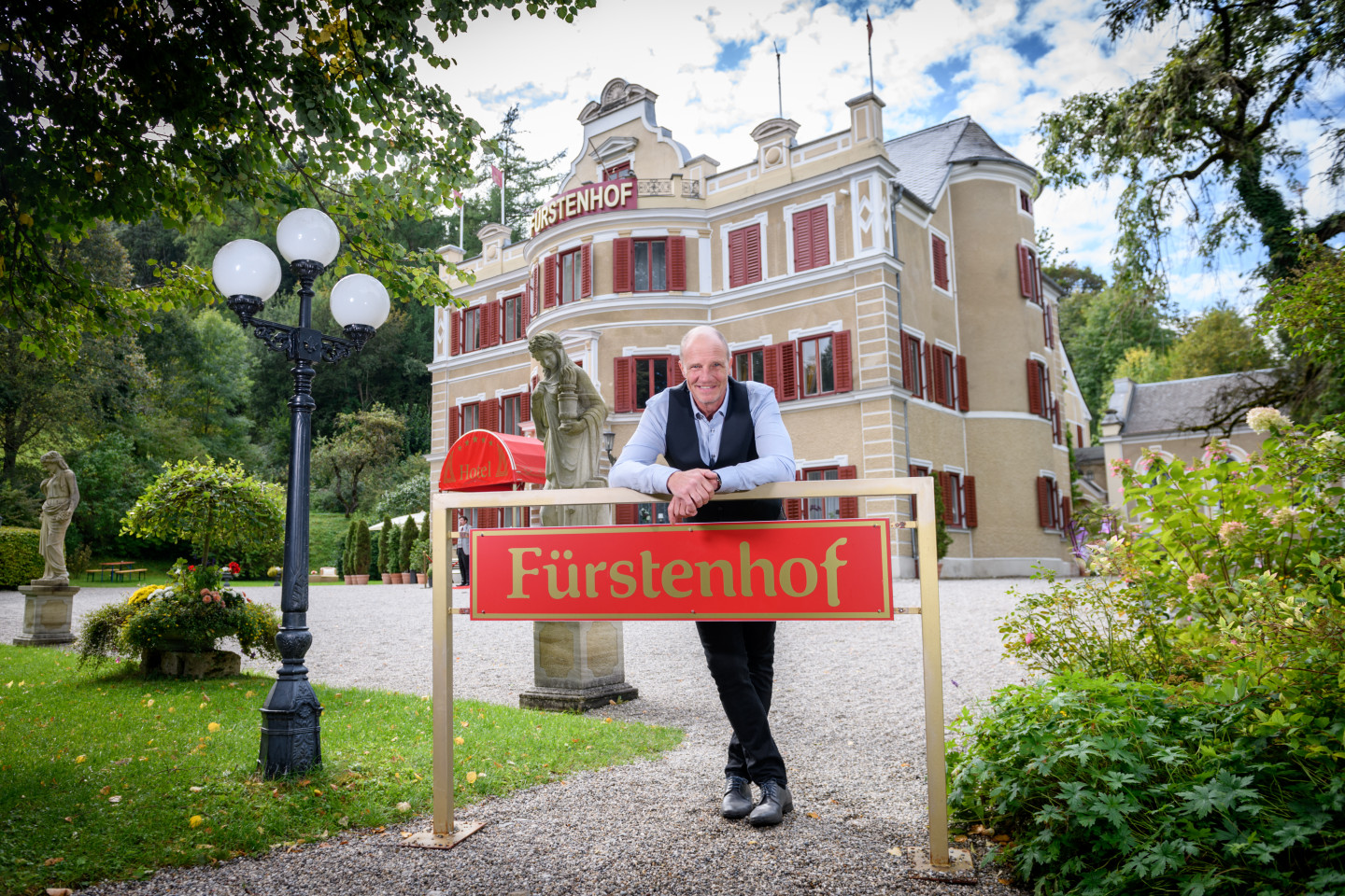 "Sturm der Liebe": Christoph Saalfelds Handlanger kommt an den Fürstenhof  Bavaria Film GmbH